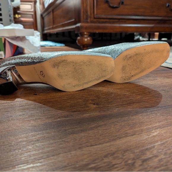 The Katy Perry Laterr Pump. Silver. 9.5 M - Picture 4 of 6